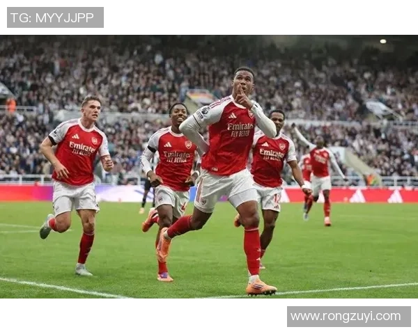 世界杯激战阿森纳与尤文图斯战成平局帽子戏法引发争议判罚热议